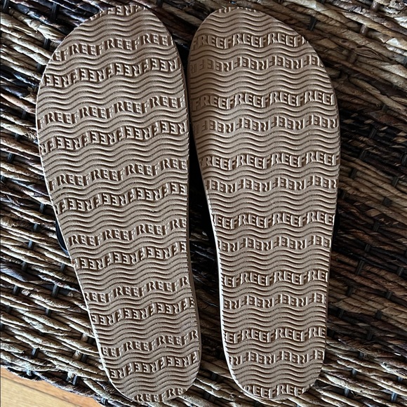 Reef Women's Tan Footbed Black Strap Sandals - Picture 3 of 7